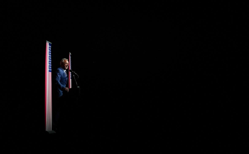 Экс-советник Трампа рассказал о его уязвимости перед комплиментами