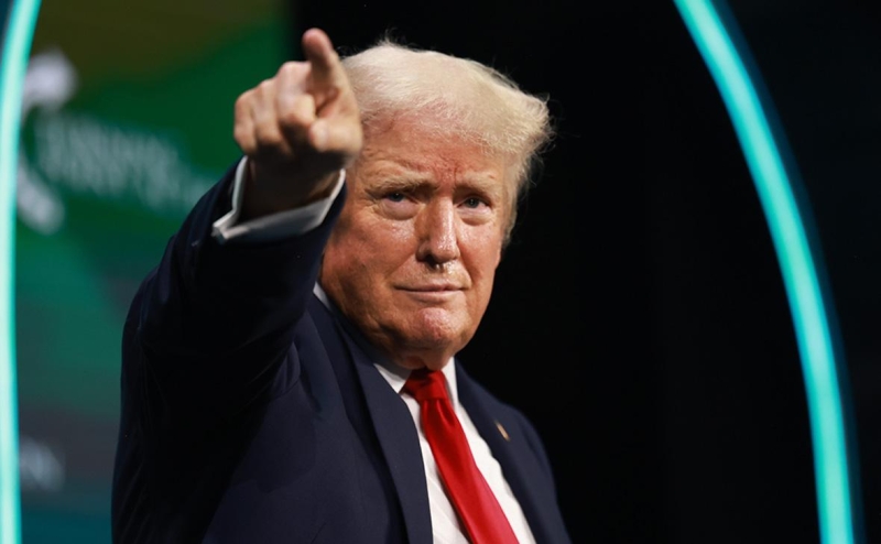 Экс-советник Трампа рассказал о его уязвимости перед комплиментами