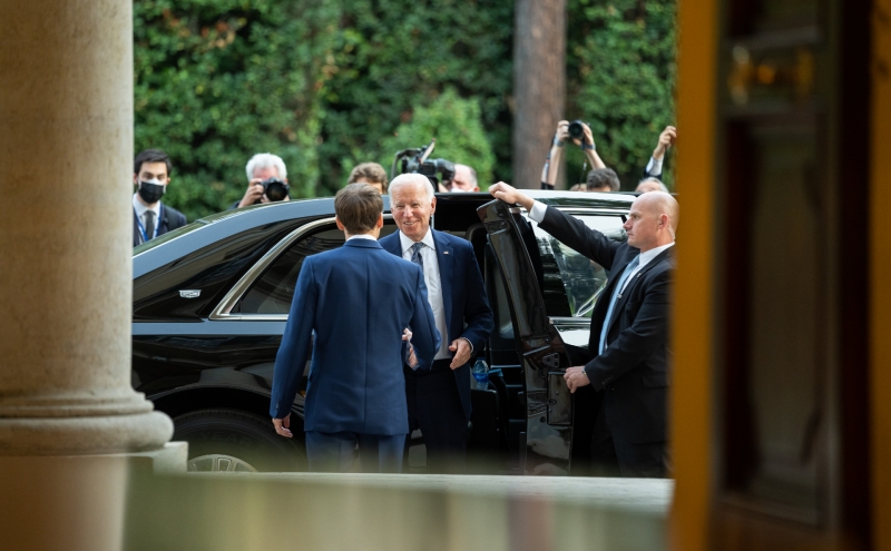 Эксперты и дипломаты Bloomberg усомнились в успехе Макрона в Москве