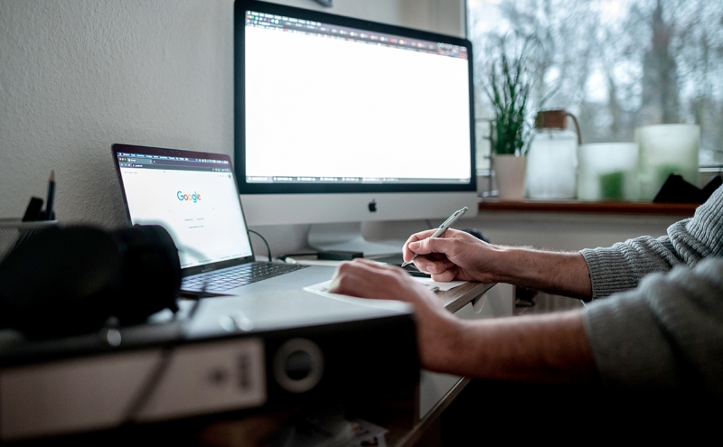 Эксперты оценили долю россиян, готовых на снижение зарплаты ради удаленки