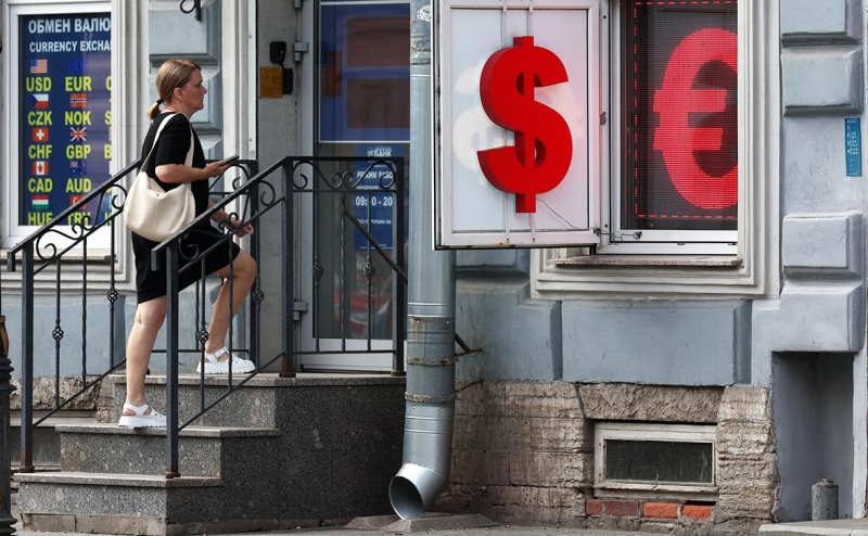 Эксперты предсказали повышение ключевой ставки на фоне скачка курса