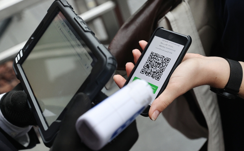 Эксперты предупредили о схеме подделки QR-кодов для прохода в ресторан