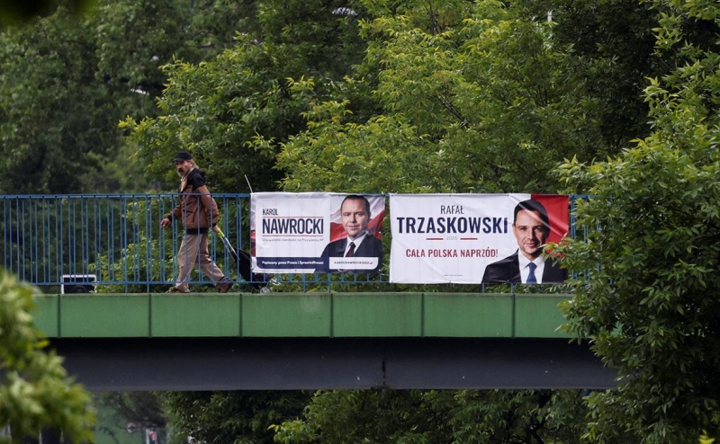 Экзитполы показали победу мэра Варшавы на выборах президента Польши