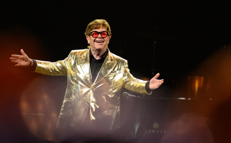 Элтон Джон дал последний концерт на родине