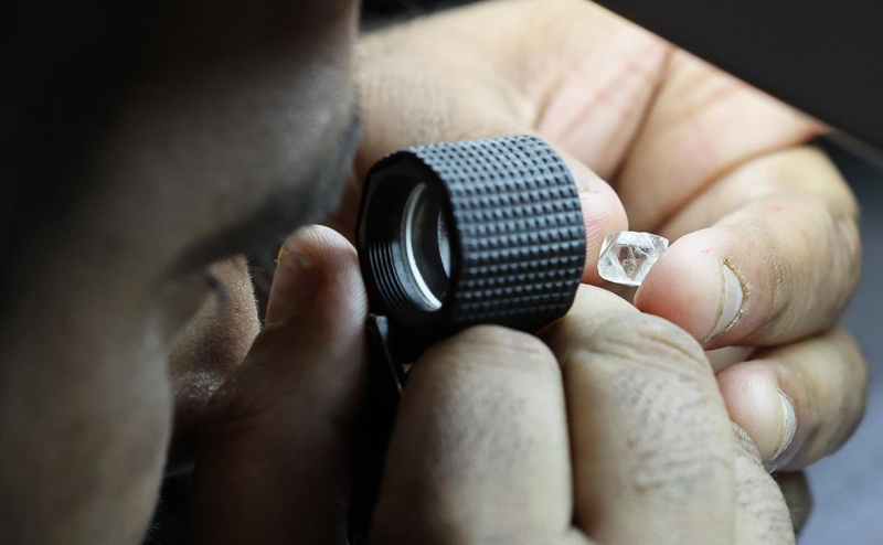 ЕС отложил запрет на ювелирные изделия из российских алмазов