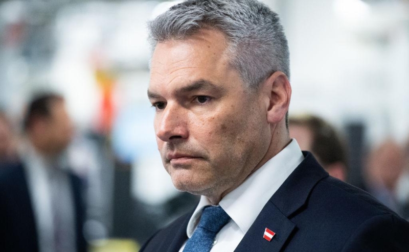 ЕС согласовал 12-й пакет санкций, когда канцлер Австрии вышел из зала