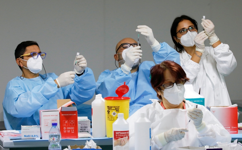 ЕС заявил о наличии достаточного числа доз для вакцинации 70% взрослых