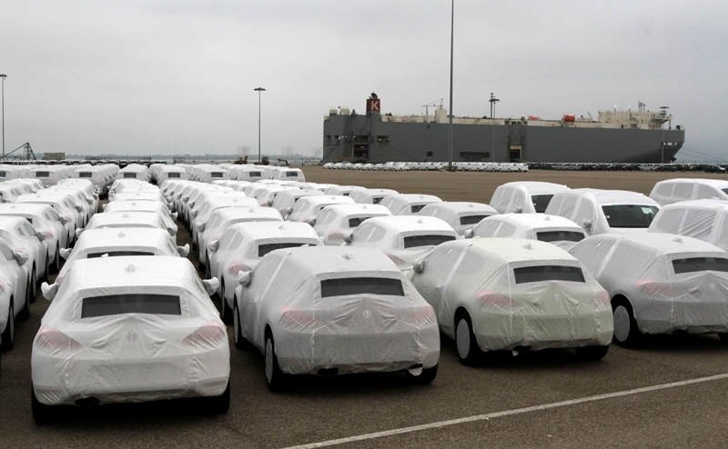 ЕС запретил поставлять в Россию дорогие машины, вина, сигары и трюфели