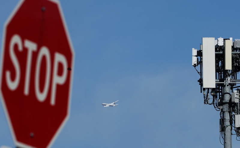 Эстония и Латвия закроют воздушное пространство для российских самолетов