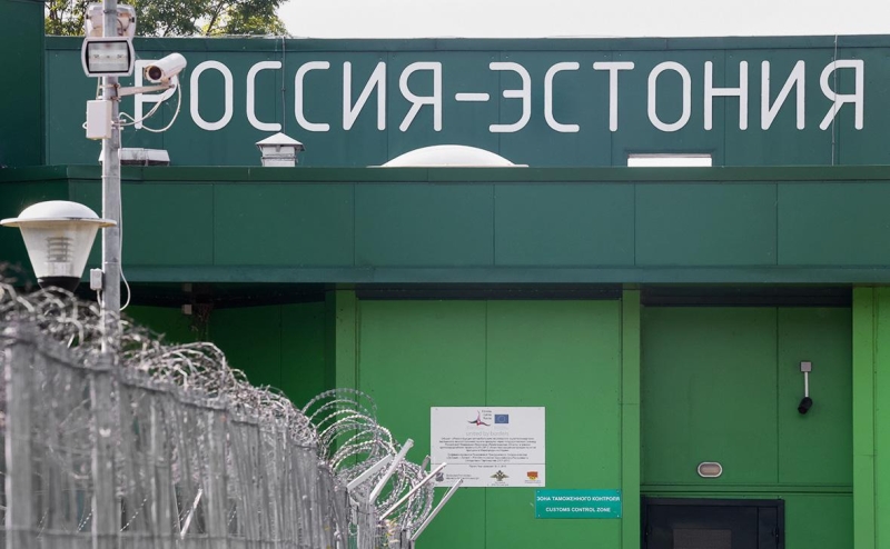 Эстония вышлет первого секретаря посольства России