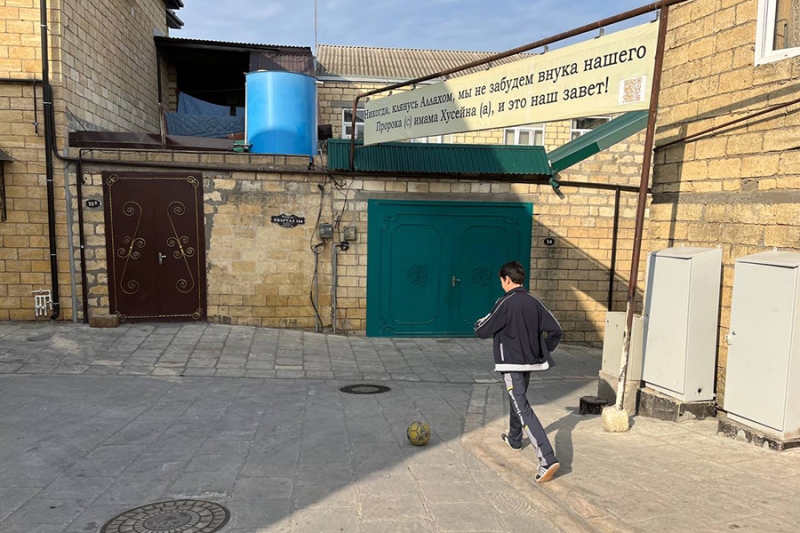 «Это же наши люди». Как евреи и мусульмане живут в одном дворе