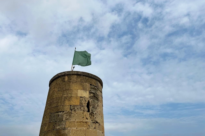 «Это же наши люди». Как евреи и мусульмане живут в одном дворе