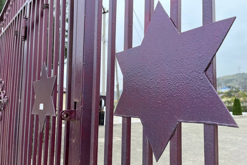 «Это же наши люди». Как евреи и мусульмане живут в одном дворе