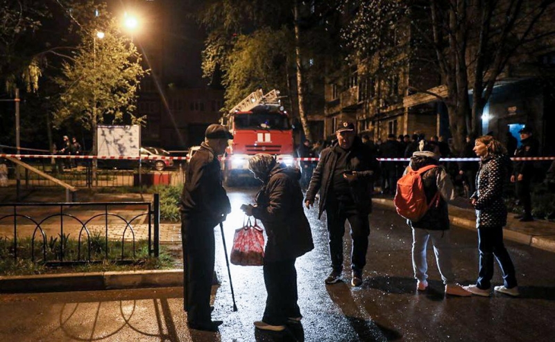 Эвакуация жителей в Белгороде после обнаружения авиабомбы. Видео