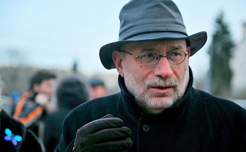 Финансовая разведка внесла Акунина в список террористов и экстремистов