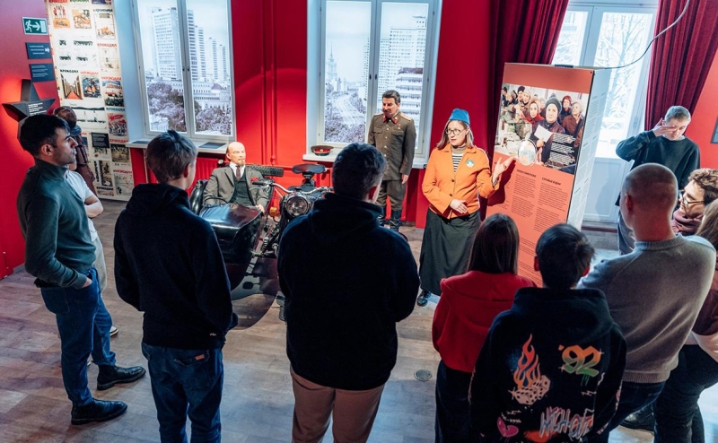 Финляндия направила ноту России из-за надписи на заборе посольства