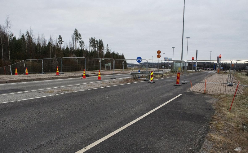 «Фонтанка» узнала, как организована доставка мигрантов на финскую