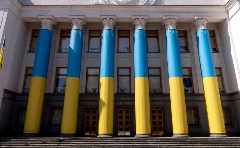 Фракция Порошенко запустила процедуру отставки правительства Украины