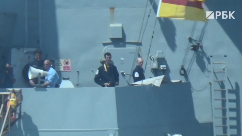 ФСБ показала видео с британским эсминцем и предупредительным огнем