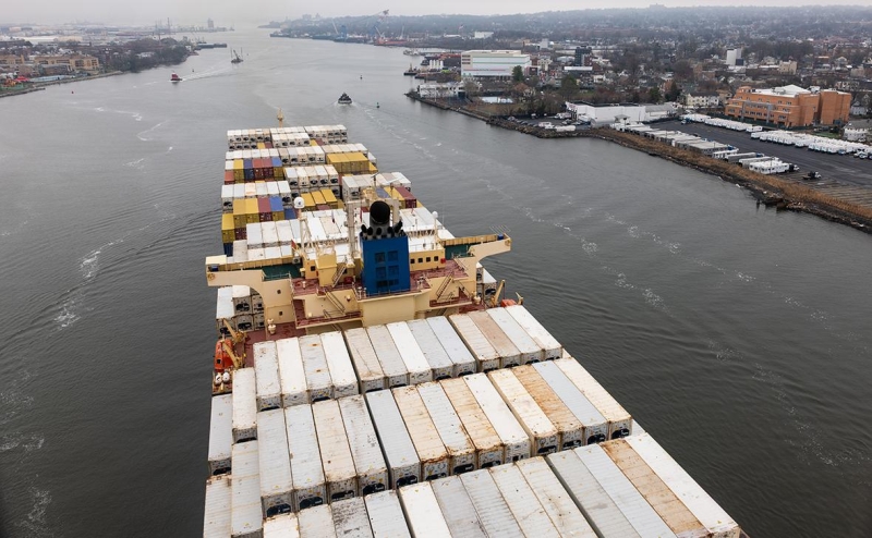 FT рассказала о реакции бизнеса на введенные Трампом пошлины