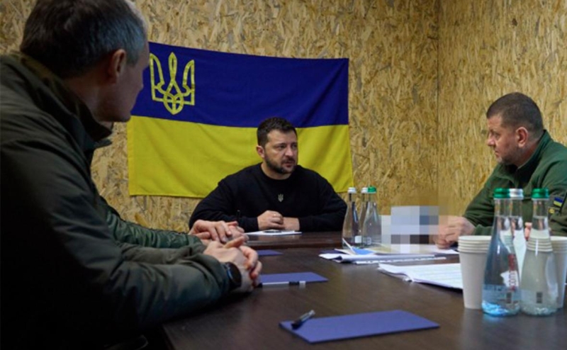 FT сообщила о «разломе» между стратегиями военных и офиса Зеленского