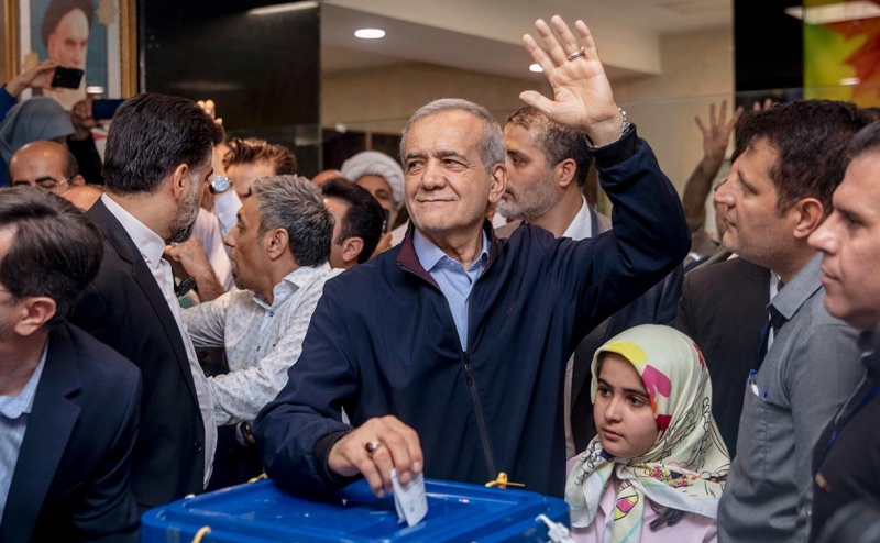 FT узнала, каковы ожидания Запада от нового президента Ирана