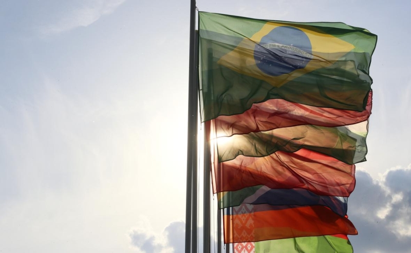 FT узнала о планах пригласить несколько стран в БРИКС на саммите в ЮАР