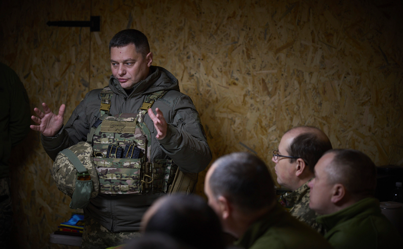 FT узнала, зачем Зеленский пошел на перестановки в руководстве ВСУ