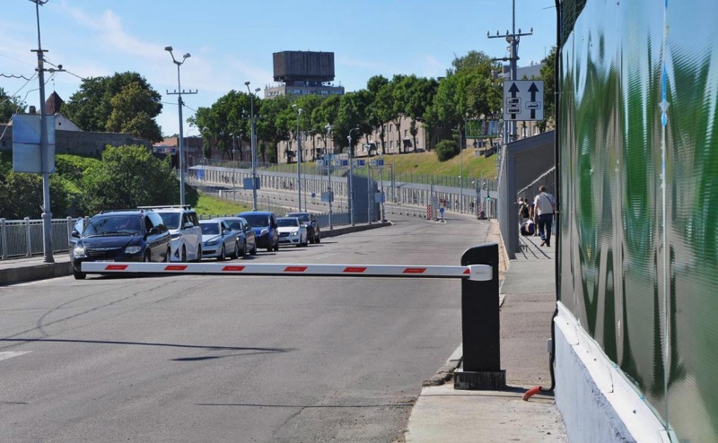 ФТС сообщила о начале отказов в пропуске российских машин в Эстонию