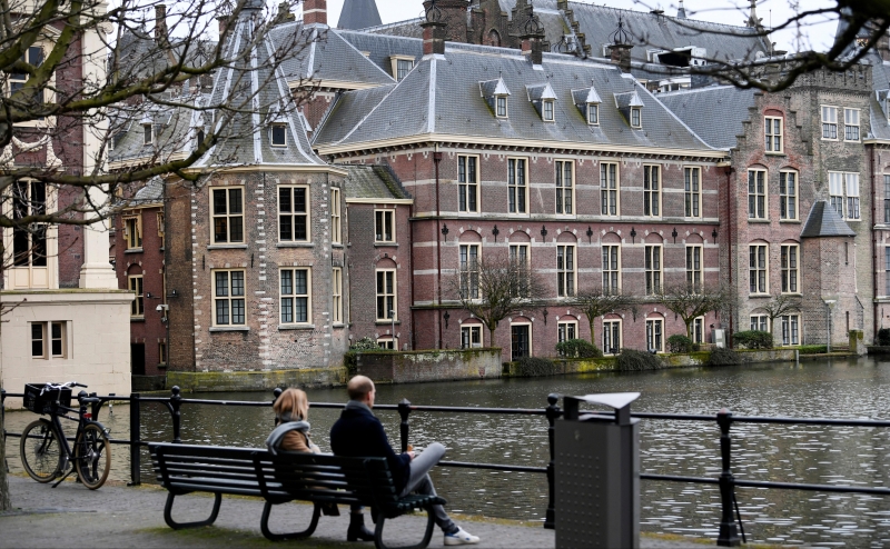 Гаага попросит о временном исключении из санкций против России из-за газа