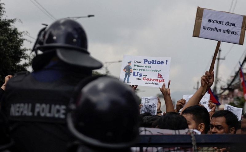 Где в мире в 2025 году произошли госперевороты и массовые протесты