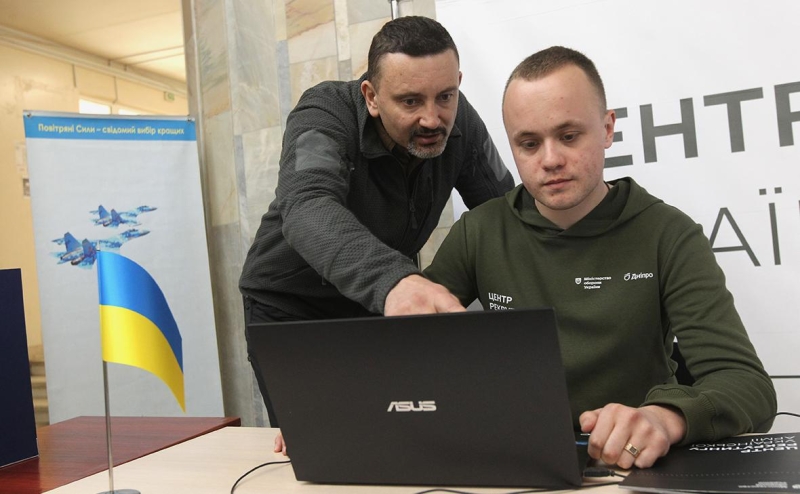 Генштаб ВСУ решил отправить невоевавших служащих ТЦК на фронт