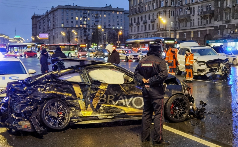 ГИБДД Москвы подписалась на блогеров-нарушителей, чтобы ловить их