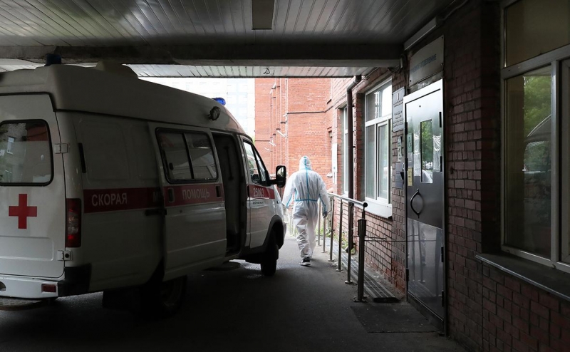 Гинцбург допустил появление более тяжелых мутаций COVID-19