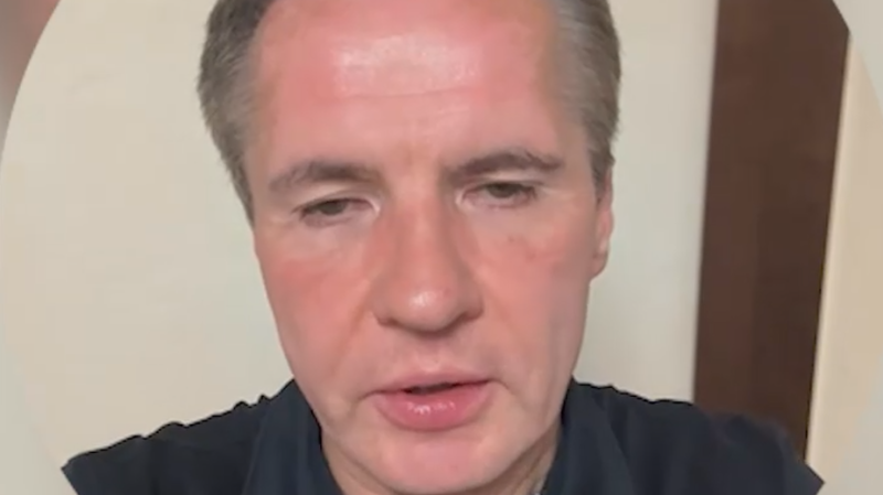 Гладков ответил женщине, назвавшей раздачу огнетушителей