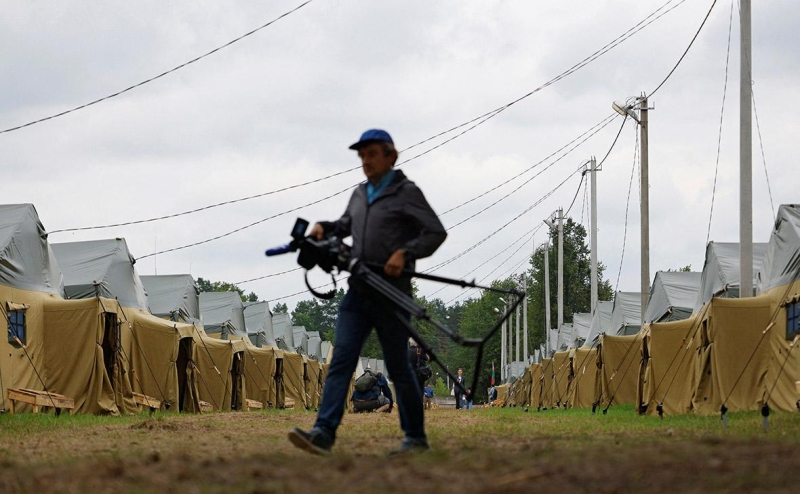 Гладков перечислил вооружения, выданные бойцам теробороны