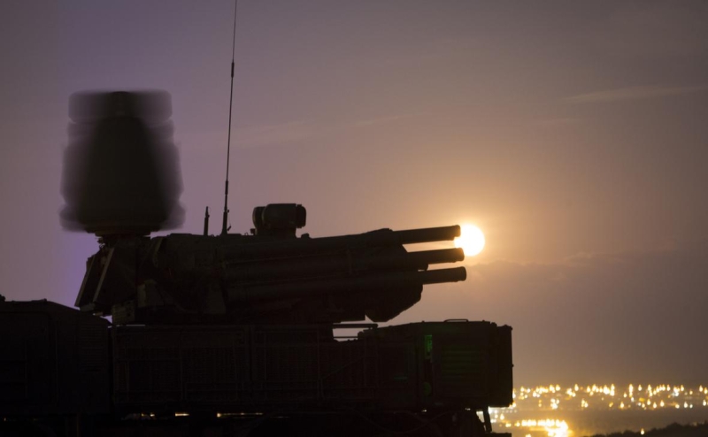 Гладков сообщил о повреждении многоэтажек и гимназии в Белгороде