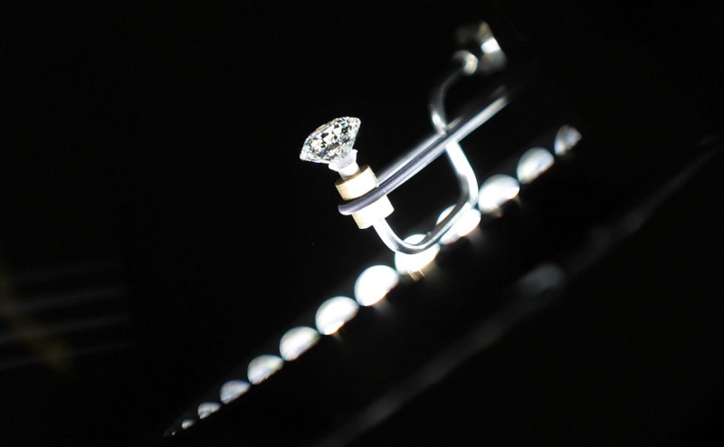 Глава алмазного центра AWDC подал в отставку из-за санкций против