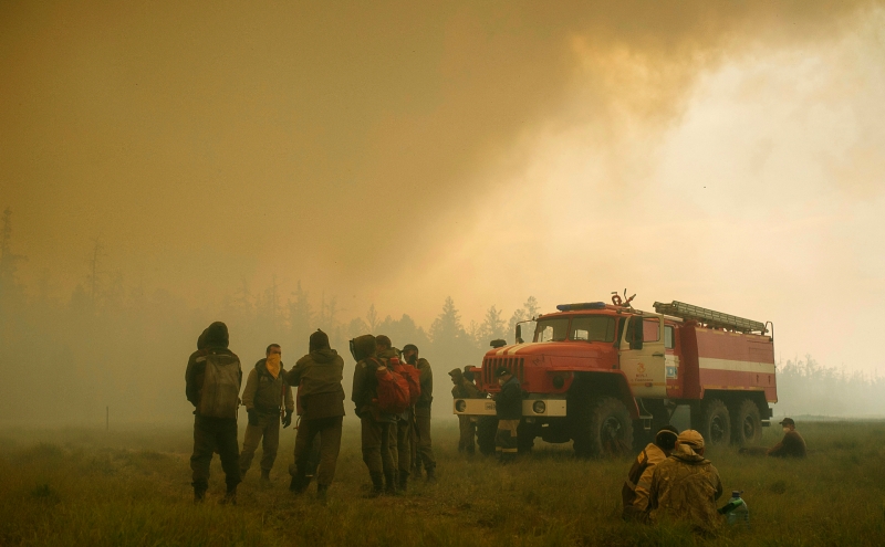 Глава Якутии попросил в разы «увеличить войска» для «войны с пожарами»