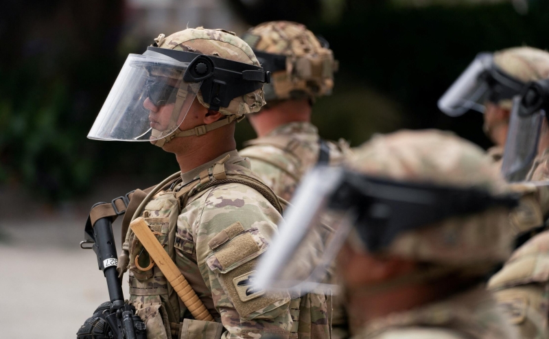 Глава Калифорнии призвал не применять армию США &laquo;ради фантазий