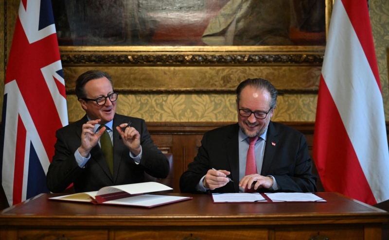 Глава МИД Австрии призвал Запад не бояться переговоров с Россией