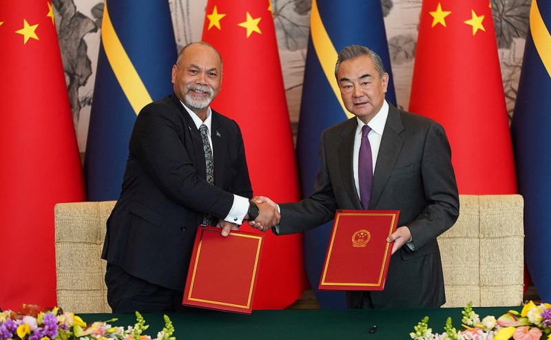 Глава МИД Китая назвал главный вызов в отношениях с США