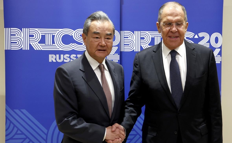 Глава МИД Китая предложил созвать «настоящий» мирный саммит по Украине