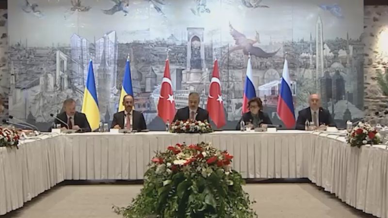 Глава МИД Турции перед переговорами назвал два пути развития событий