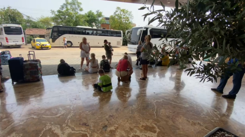 Глава СК поручил возбудить уголовное дело из-за задержек рейсов Red