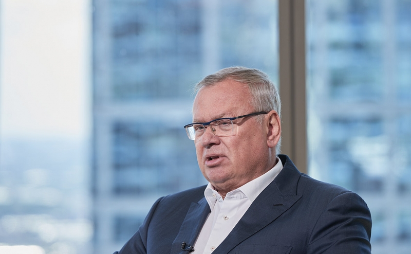 Глава ВТБ назвал нереалистичным отключение России от SWIFT