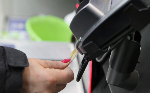 Глава ВТБ назвал нереалистичным отключение России от SWIFT