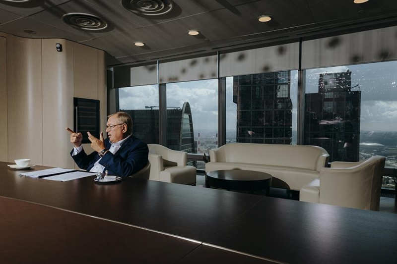 Глава ВТБ — РБК: «Я всех уговариваю — бросьте идею выхода из-под