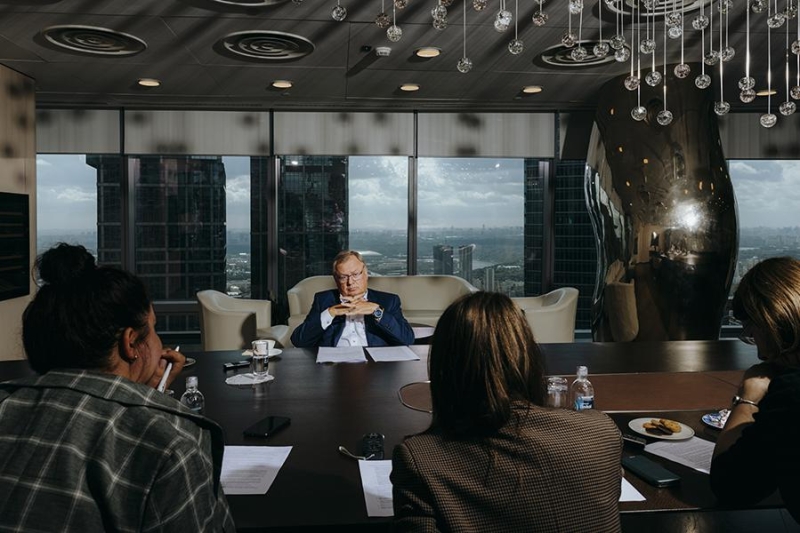 Глава ВТБ — РБК: «Я всех уговариваю — бросьте идею выхода из-под