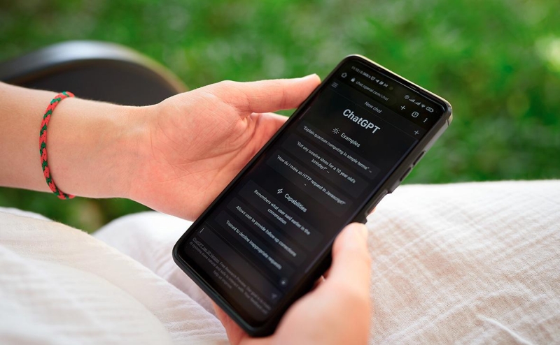 Главу владельца ChatGPT уволили из-за «нехватки откровения» с
